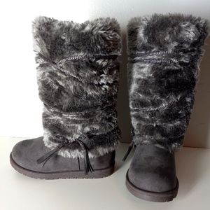 GIRLS BOOTS WITH FUR AND BOW - SIZE 12...NEW NEW!
